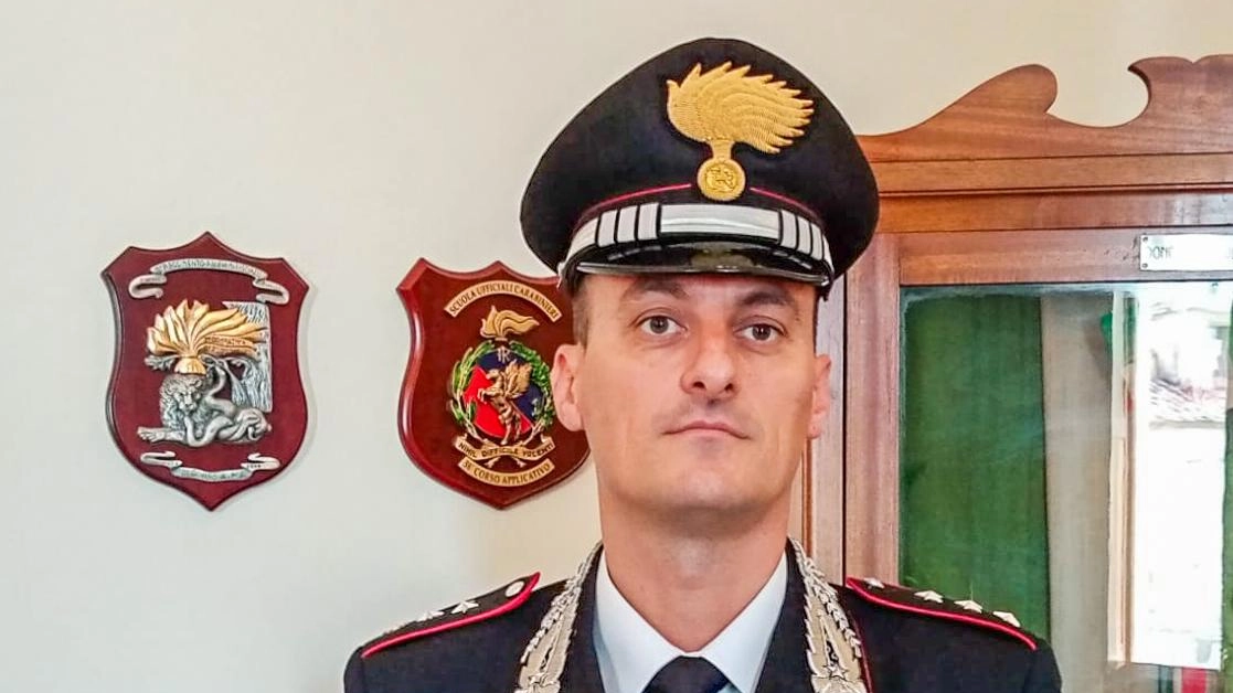 Il capitano Francesco Ferrara, proveniente dal Nucleo Investigativo di Forlì, è il nuovo comandante dei carabinieri di Borgo San Lorenzo, subentrando al tenente colonnello Michele Arturo dopo quasi sei anni. Il capitano Francesco Ferrara, proveniente dal Nucleo Investigativo di Forlì, è il nuovo comandante dei carabinieri di Borgo San Lorenzo, subentrando al tenente colonnello Michele Arturo dopo quasi sei anni.