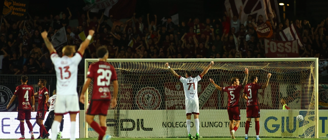 L’Arezzo trionfa in dieci: Tavernelli-Chierico-Varela, festa amaranto a Pontedera, è 0-3
