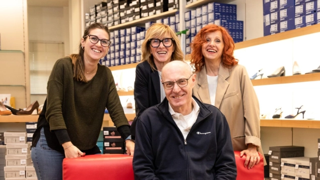 Anna Ancillotti e Marco Carpignani con le commesse Daniela Falchi e Cristina Pasqualetti