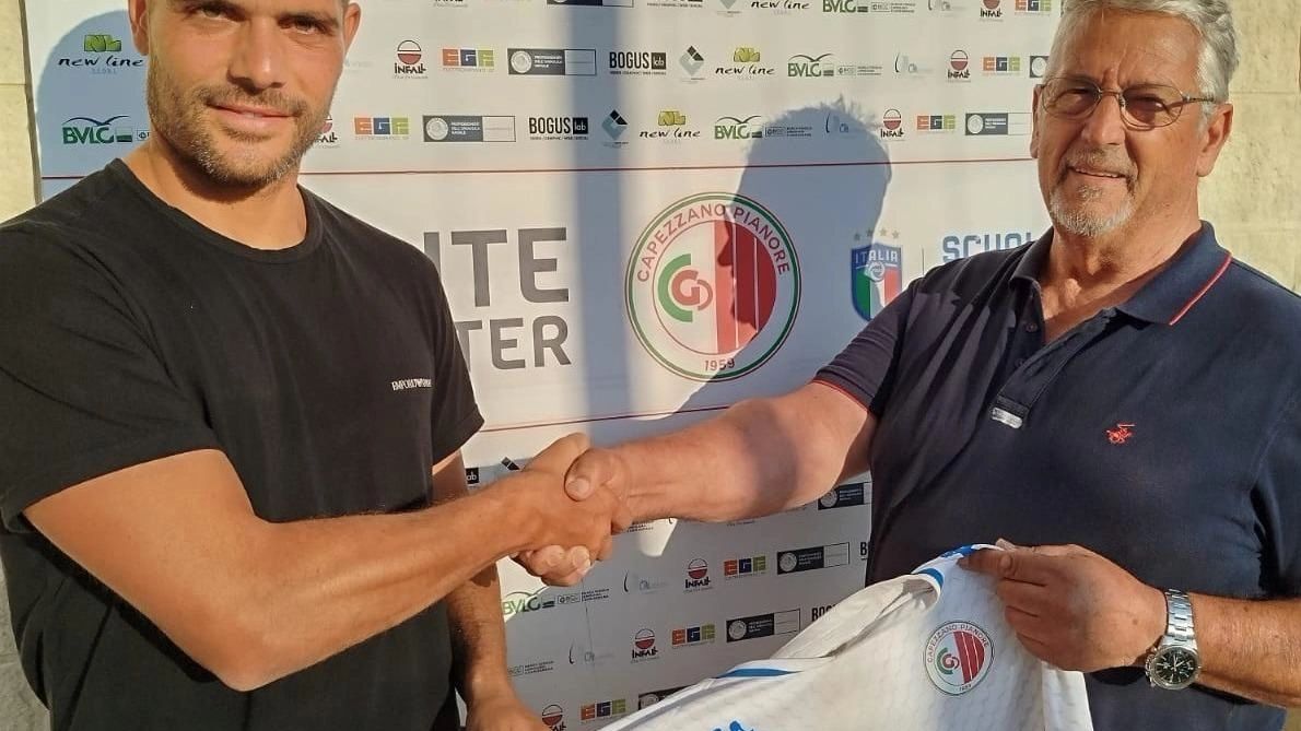 Il super-bomber viareggino Cristian Brega (38 anni) è sceso in Prima categoria dicendo «sì» all’offertona del Capezzano di Coli Il super-bomber viareggino Cristian Brega (38 anni) è sceso in Prima categoria dicendo «sì» all’offertona del Capezzano di Coli