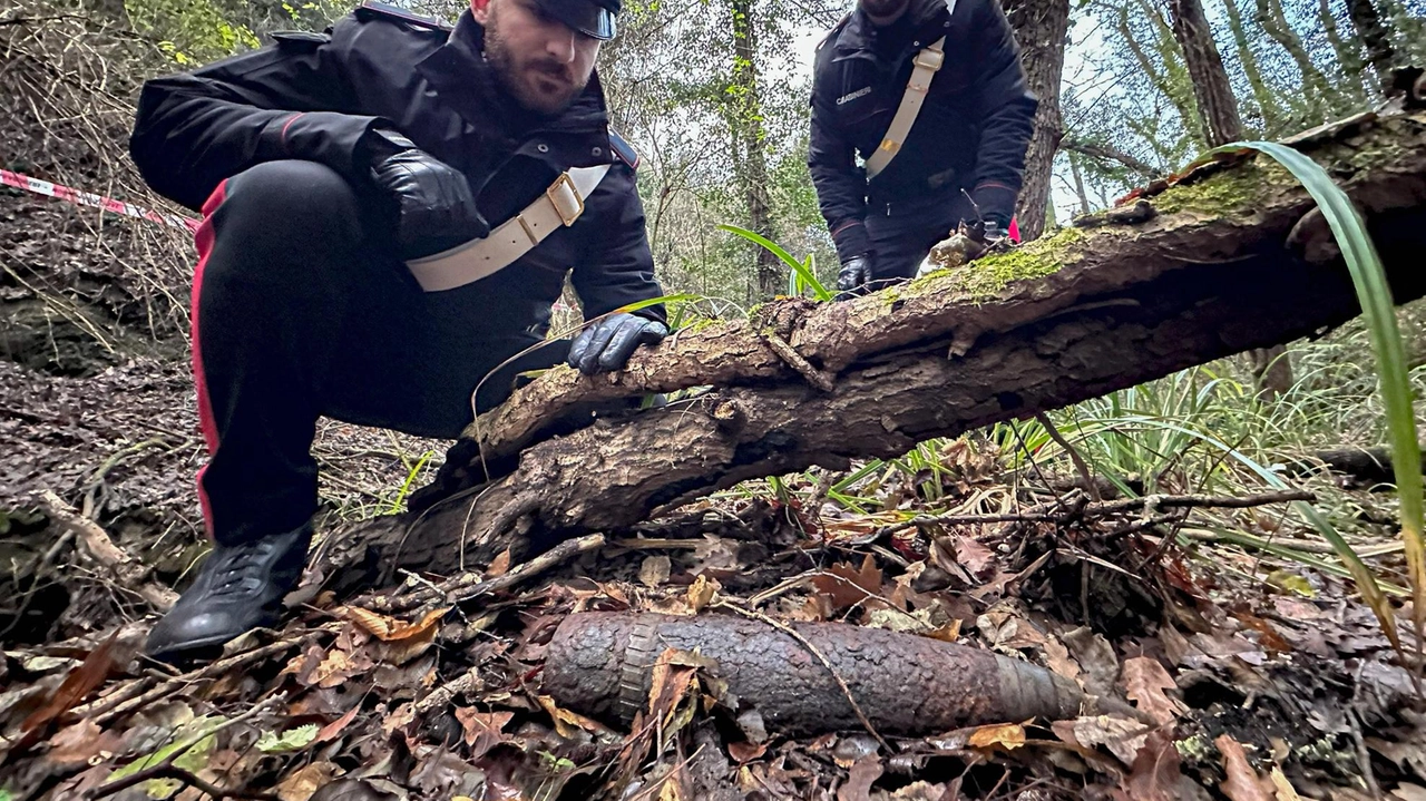 Ancora controlli dei carabinieri della compagnia di San Miniato nella zona delle Cerbaie per contrastare lo spaccio e la detenzione di droga Ancora controlli dei carabinieri della compagnia di San Miniato nella zona delle Cerbaie per contrastare lo spaccio e la detenzione di droga