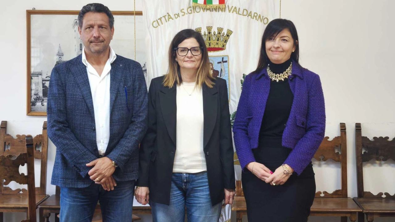 A sinistra Fabbrini di Sei Toscana, il sindaco Vadi e l’assessore all’ambiente. Ermini A sinistra Fabbrini di Sei Toscana, il sindaco Vadi e l’assessore all’ambiente. Ermini