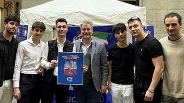 Sabato scorso in via Beccheria, Gioventù Nazionale Lucca ha organizzato un gazebo per sostenere la petizione nazionale “Sbarazziamoci della... Sabato scorso in via Beccheria, Gioventù Nazionale Lucca ha organizzato un gazebo per sostenere la petizione nazionale “Sbarazziamoci della...