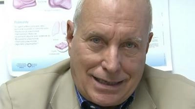 Maurizio Hanke vittima dei vandali: la sua auto è stata forzata, è stato rubato materiale elettorale ed è stato lasciato un biglietto con frasi offensive non solo nei. confronti del medico Maurizio Hanke vittima dei vandali: la sua auto è stata forzata, è stato rubato materiale elettorale ed è stato lasciato un biglietto con frasi offensive non solo nei. confronti del medico