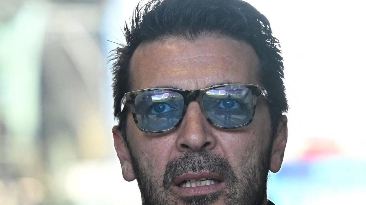 Gigi Buffon sarà in campo, ancora una volta tra i pali, stasera per la Partita del Cuore sul ‘Lunezia’ di Pontremoli Gigi Buffon sarà in campo, ancora una volta tra i pali, stasera per la Partita del Cuore sul ‘Lunezia’ di Pontremoli