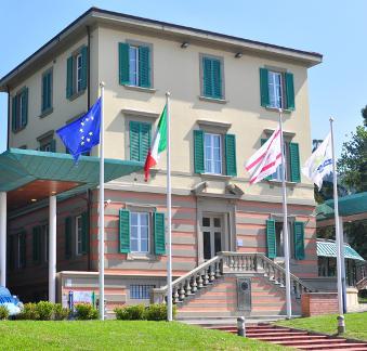 https://www.lanazione.it/image-service/view/acePublic/alias/contentid/OTdiZDQ0MTEtMmY3MC00/0/caduta-fatale-dal-balcone-le-indagini.jpeg