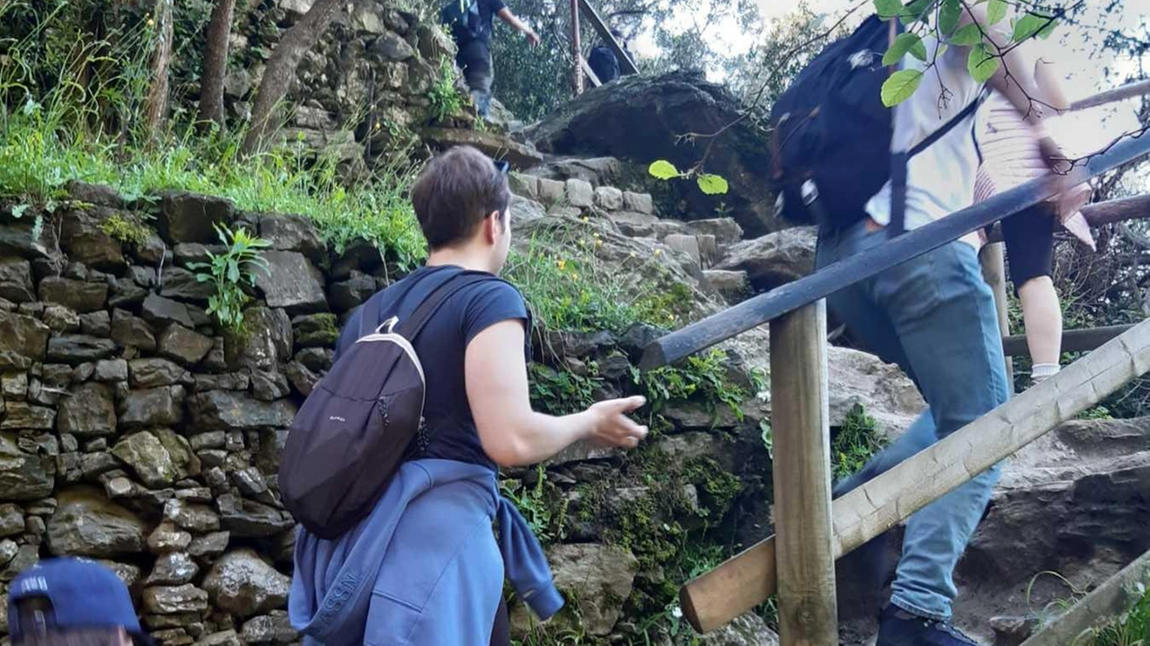 Un gruppo di turisti percorre in sentieri della bassa Val di Vara. Martedì la prima riunione del tavolo. (. foto di repertorio Un gruppo di turisti percorre in sentieri della bassa Val di Vara. Martedì la prima riunione del tavolo. (. foto di repertorio