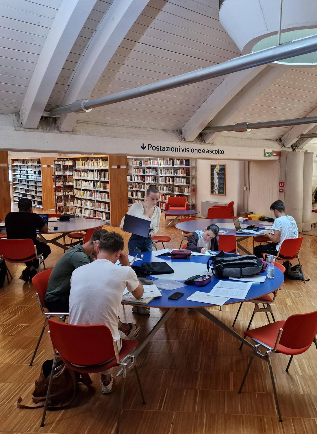 Uffici e biblioteche comunali. Entra in vigore l’orario estivo Uffici e biblioteche comunali. Entra in vigore l’orario estivo