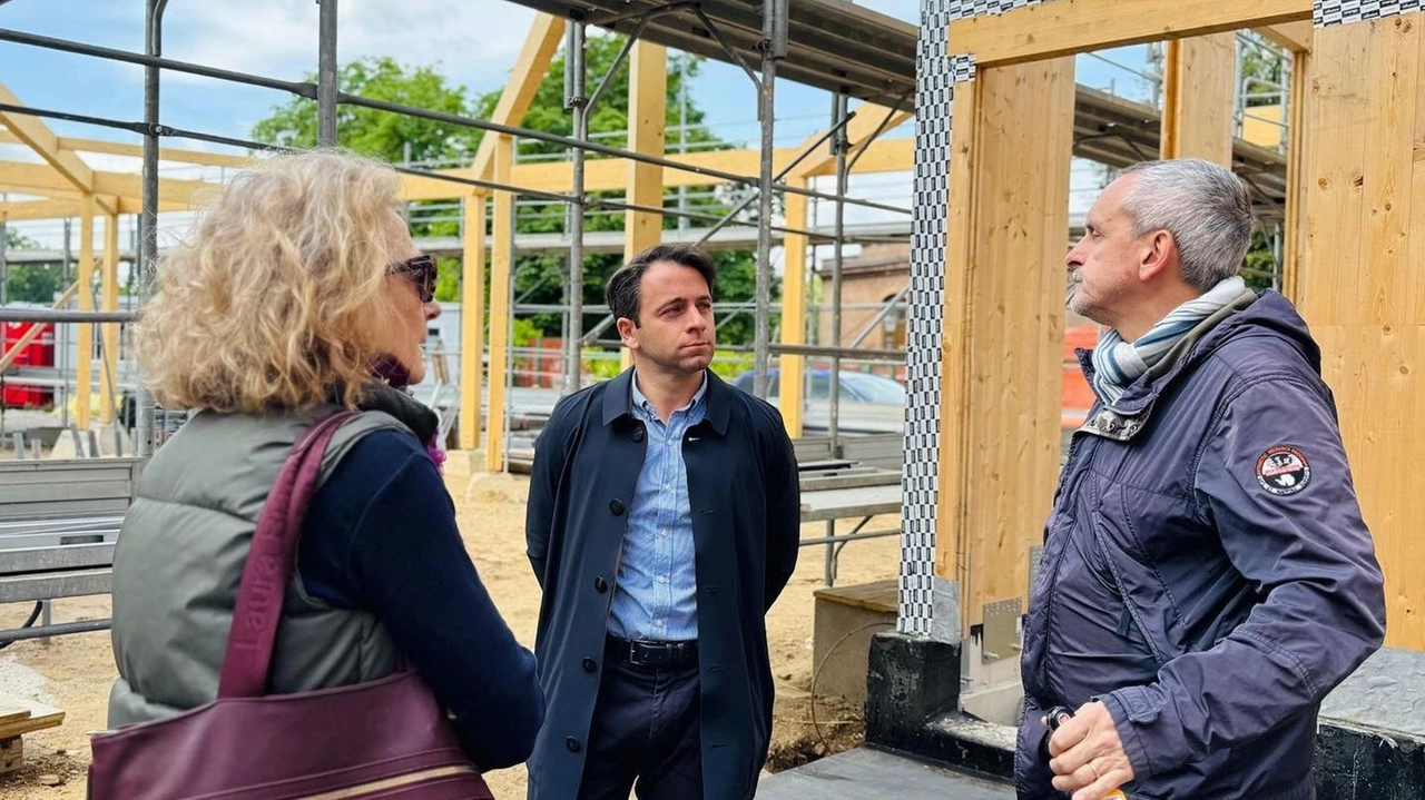 L’annuncio dell’assessore Lorè, nei giorni scorsi al cantiere in Fortezza. Con lui il sindaco Nicoletta Fabio e l’assessore ai Lavori pubblici Bianchini. L’annuncio dell’assessore Lorè, nei giorni scorsi al cantiere in Fortezza. Con lui il sindaco Nicoletta Fabio e l’assessore ai Lavori pubblici Bianchini.