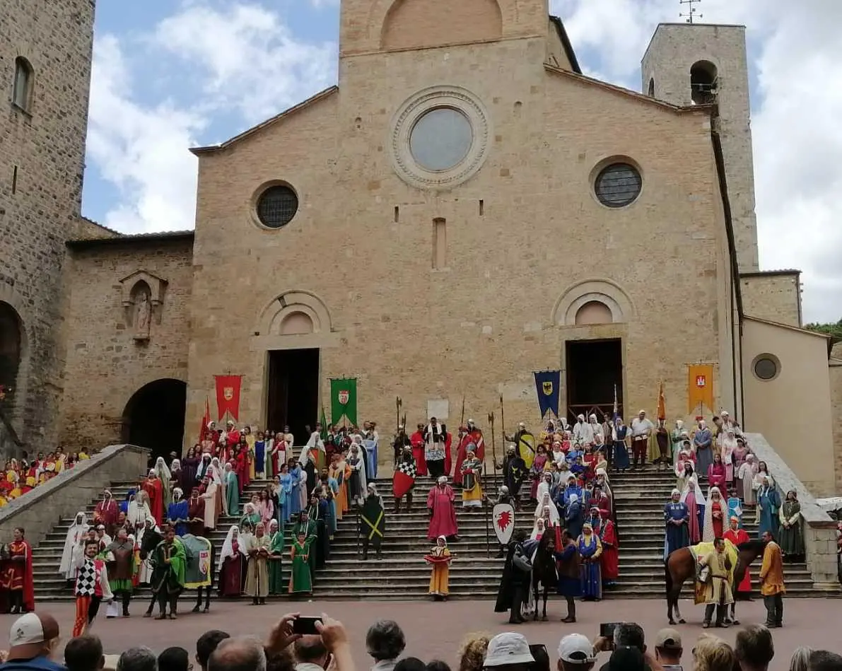 San Gimignano è in festa. Per tre giorni il borgo è tornato nel medioevo