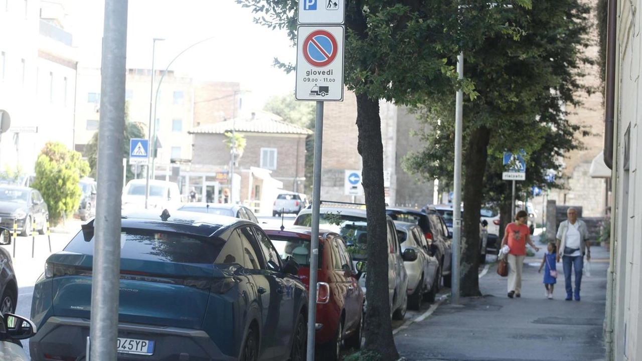 L’area in viale Cavour destinata alla sosta per carico/scarico L’area in viale Cavour destinata alla sosta per carico/scarico