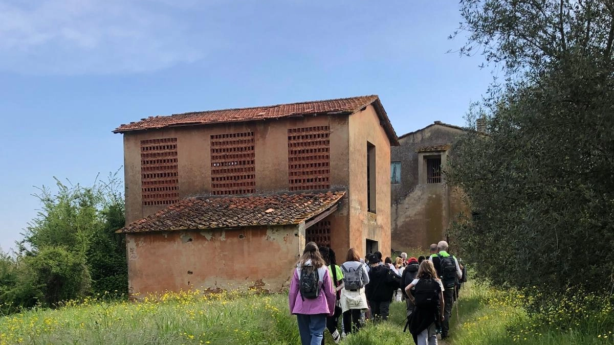 Si è concluso per l’anno scolastico 2024 – 2025 il ciclo di incontri della locale sezione del Club Alpino Italiano con i ragazzi delle prime classi della scuola media Montanelli – Petrarca: un bellissimo progetto che fonde storia, ambiente e territorio Si è concluso per l’anno scolastico 2024 – 2025 il ciclo di incontri della locale sezione del Club Alpino Italiano con i ragazzi delle prime classi della scuola media Montanelli – Petrarca: un bellissimo progetto che fonde storia, ambiente e territorio