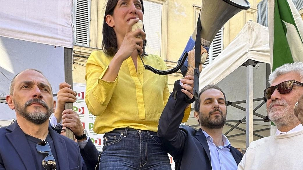 Elly Schlein in piazza Indipendenza Elly Schlein in piazza Indipendenza