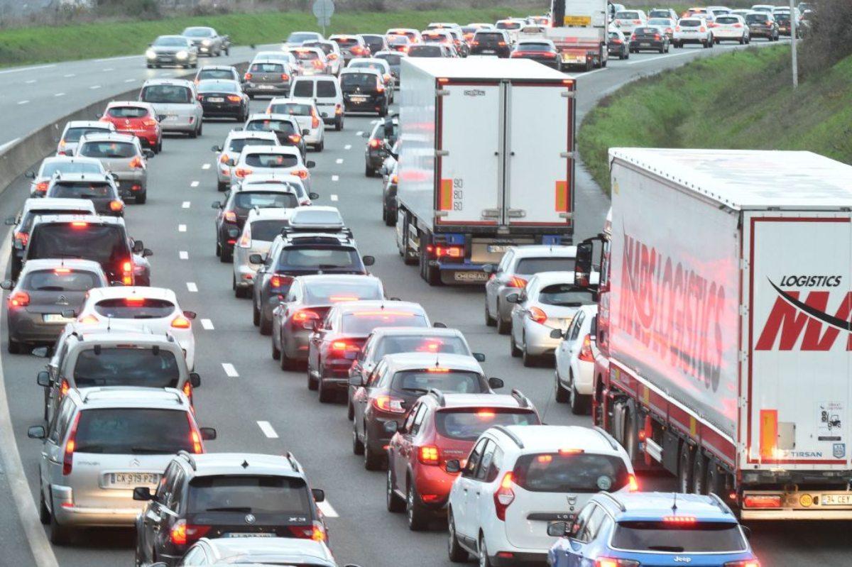 Sulla A1 Milano Napoli, per consentire lavori pavimentazione, dalle 00:00 alle 6:00 di giovedì 12 giugno, sarà chiuso il tratto tra Valdarno e Arezzo verso Roma Sulla A1 Milano Napoli, per consentire lavori pavimentazione, dalle 00:00 alle 6:00 di giovedì 12 giugno, sarà chiuso il tratto tra Valdarno e Arezzo verso Roma