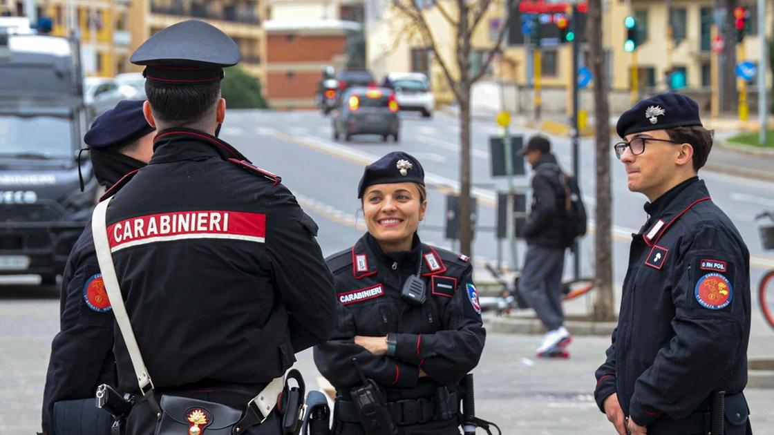 rapina 69enne mentre rincasa giovane arrestato dai carabinieri fermata anche spaccata alle cascine