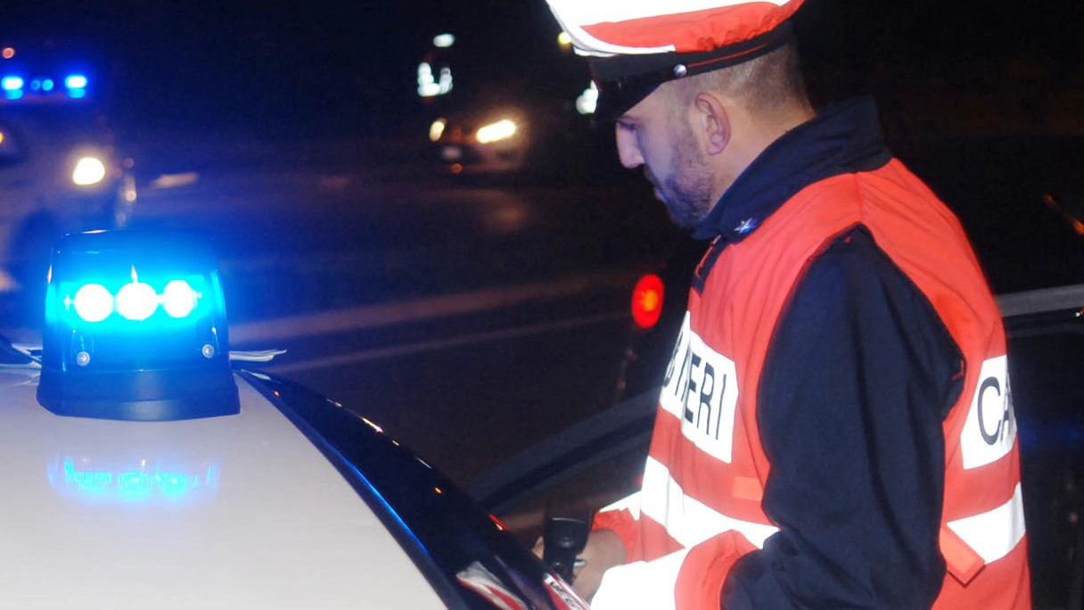 I carabinieri indagano sulle due persone accoltellate I carabinieri indagano sulle due persone accoltellate