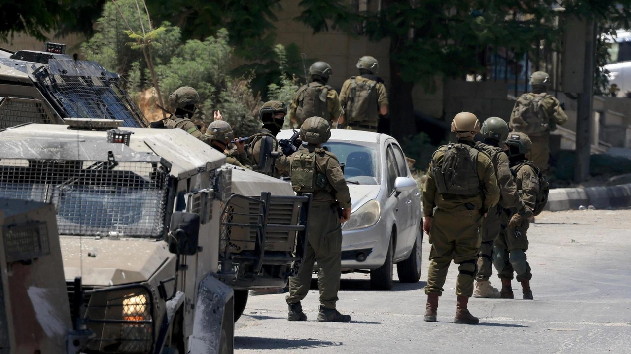 Almeno 80 palestinesi sono rimasti feriti oggi nella città occupata di Nablus, in Cisgiordania, in seguito ad un'operazione delle forze... Almeno 80 palestinesi sono rimasti feriti oggi nella città occupata di Nablus, in Cisgiordania, in seguito ad un'operazione delle forze...