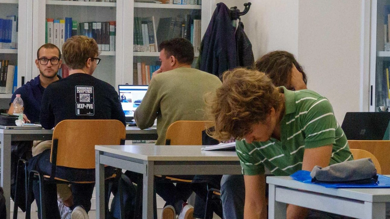 Aumentano le nuove immatricolazioni. Delfino: "Sfruttiamo la vicinanza con il Polo della subacquea" Aumentano le nuove immatricolazioni. Delfino: "Sfruttiamo la vicinanza con il Polo della subacquea"