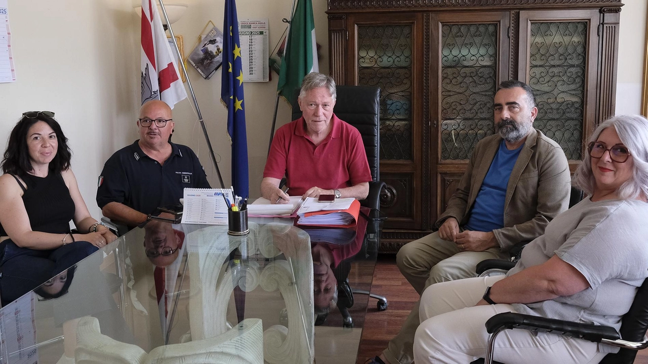 L’incontro nell’ufficio del sindaco dopo il presidio dei giorni scorsi L’incontro nell’ufficio del sindaco dopo il presidio dei giorni scorsi