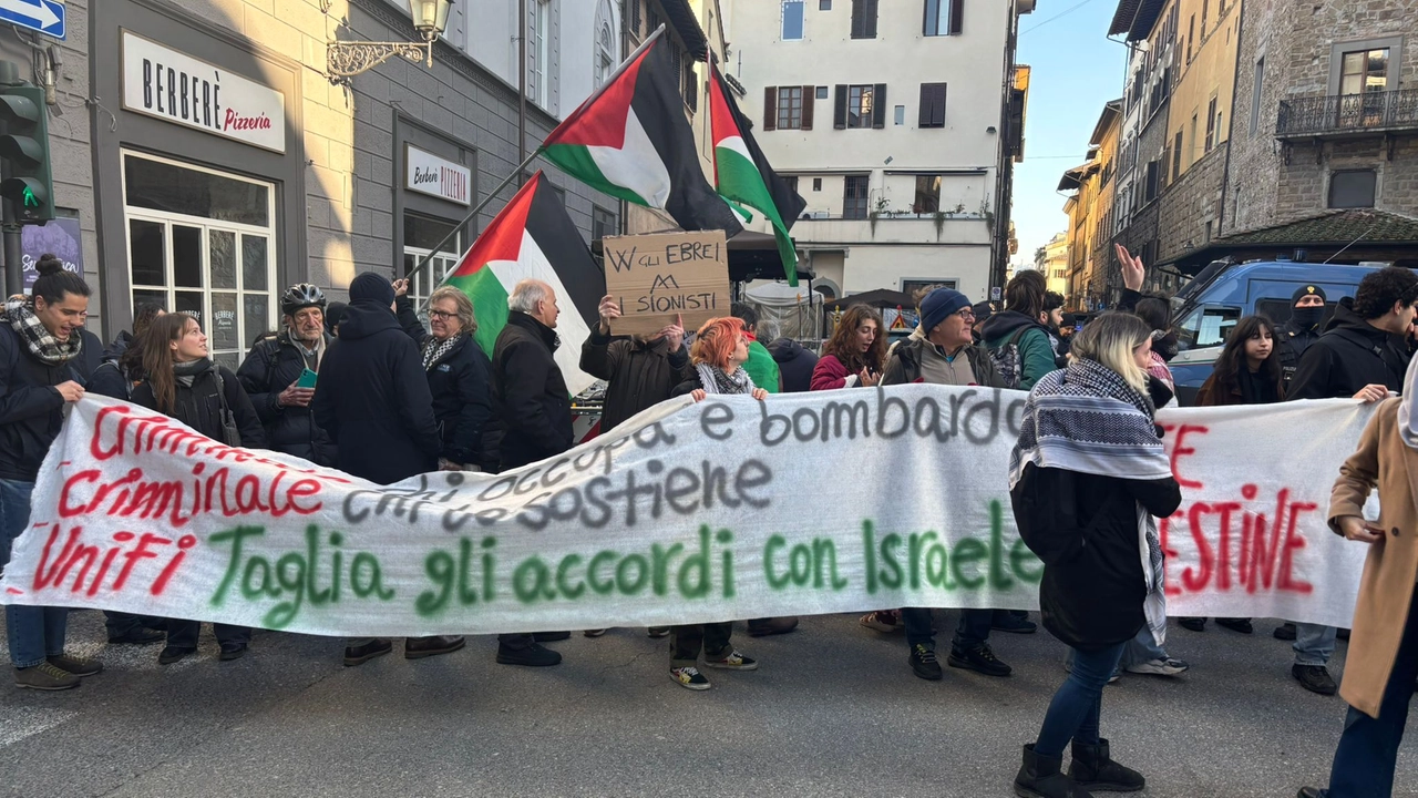 A Firenze presidio contro convegno Israele: "E' offensivo" A Firenze presidio contro convegno Israele: "E' offensivo"