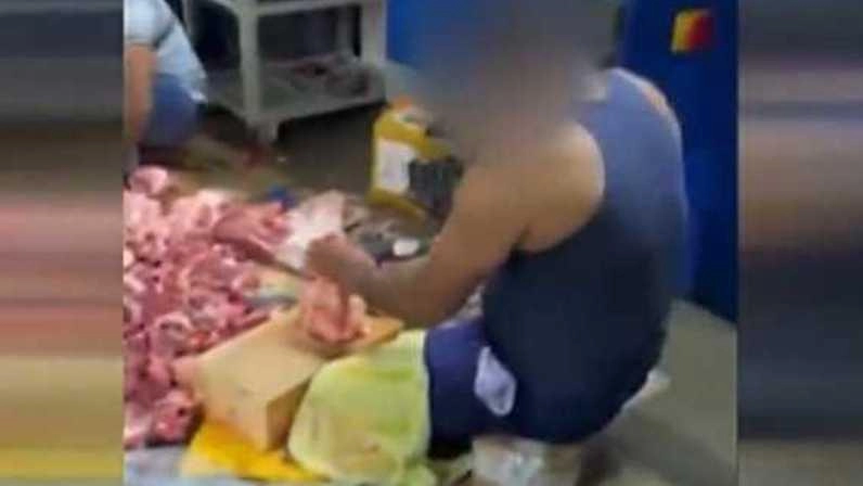 Due fermo-immagine dell’inchiesta di La 7 sullo sfruttamento degli operai Due fermo-immagine dell’inchiesta di La 7 sullo sfruttamento degli operai