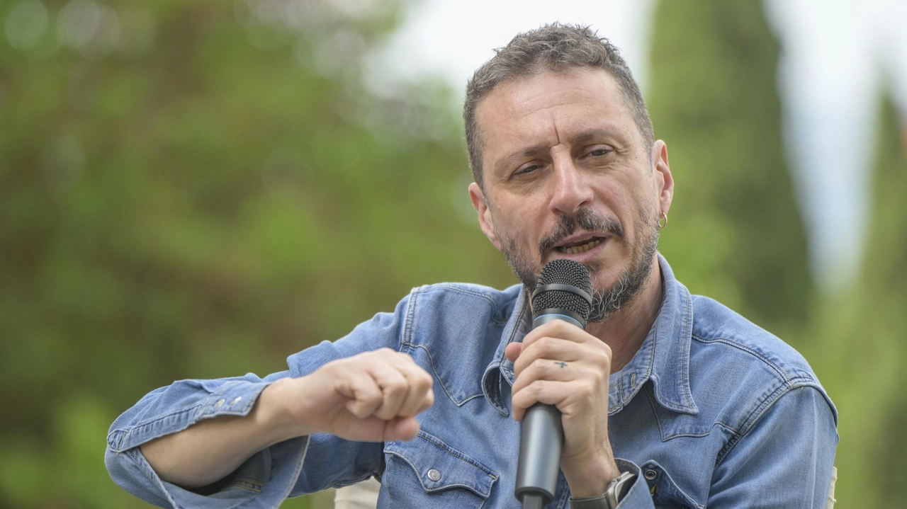 Il medico dei Maiali per la regia di Davide Sacco vedrà andare in scena Luca Bizzarri insieme a Francesco Montanari. il prossimo 13 gennaio al Masaccio Il medico dei Maiali per la regia di Davide Sacco vedrà andare in scena Luca Bizzarri insieme a Francesco Montanari. il prossimo 13 gennaio al Masaccio