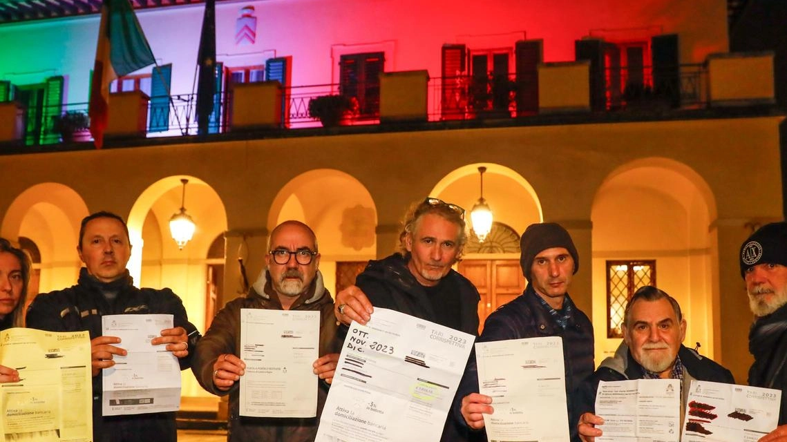 Delegazione in Consiglio per bollette Taric anomale a Lastra: utenti protestano per importi fino a 5mila euro. Alcuni conferimenti contestati. Alia Multiutility promette soluzioni. Delegazione in Consiglio per bollette Taric anomale a Lastra: utenti protestano per importi fino a 5mila euro. Alcuni conferimenti contestati. Alia Multiutility promette soluzioni.