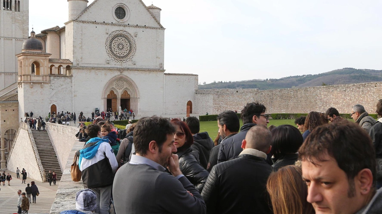 Il flusso di turisti e pellegrini previsto nei prossimi mesi è al centro dell’attenzione ad Assisi Il flusso di turisti e pellegrini previsto nei prossimi mesi è al centro dell’attenzione ad Assisi