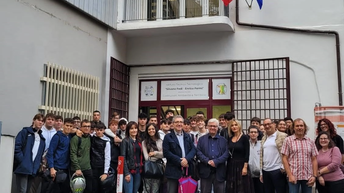 Inaugurata la nuova sede distaccata dell’Itts Fedi Fermi in via Gonfiantini Inaugurata la nuova sede distaccata dell’Itts Fedi Fermi in via Gonfiantini