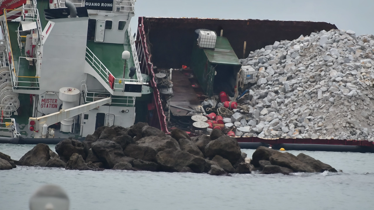 Il proprietario del cargo è difeso da Vauro Paggini di Livorno, il municipio da Mordiglia. Entrambi gli studi sono corrispondenti in Italia della Steamship, la società assicuratrice della nave. Il proprietario del cargo è difeso da Vauro Paggini di Livorno, il municipio da Mordiglia. Entrambi gli studi sono corrispondenti in Italia della Steamship, la società assicuratrice della nave.