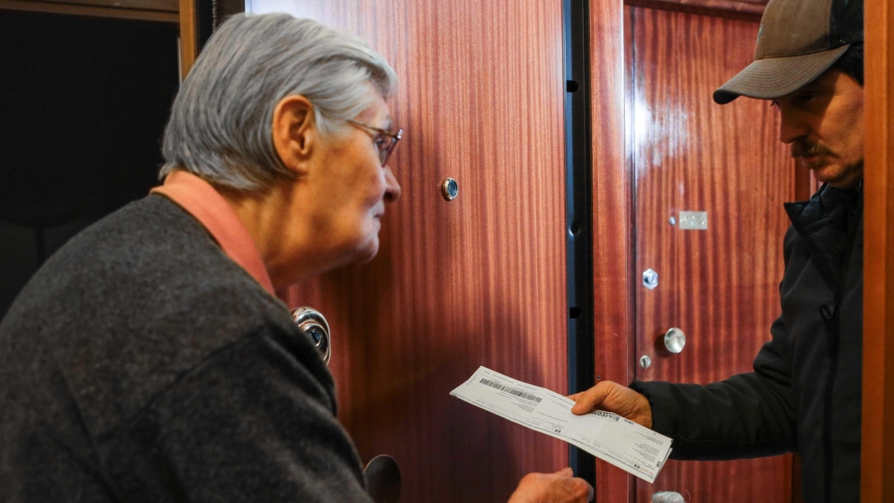 I malfattori spesso riescono a farsi aprire la porta di casa e la svaligiano I malfattori spesso riescono a farsi aprire la porta di casa e la svaligiano