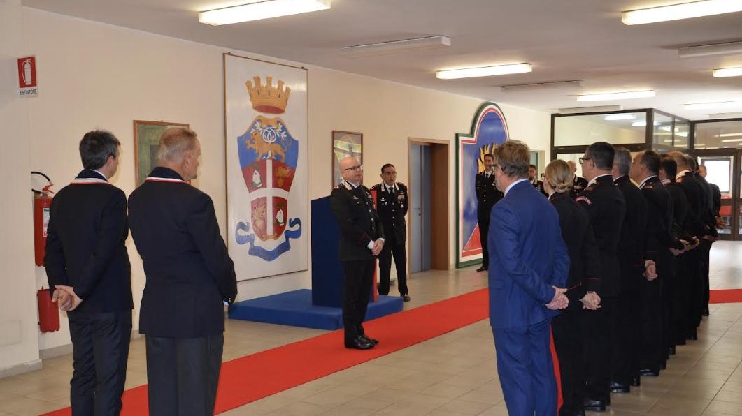 https://www.lanazione.it/image-service/view/acePublic/alias/contentid/OThiMjE2MjItYzVkZC00/0/la-visita-al-comando-di-arezzo.jpeg?f=16:9&w=1200&h=630