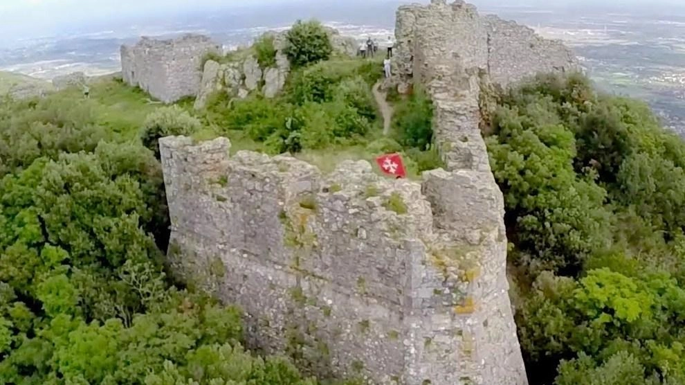 Il Comitato Vivere la Verruca, costituitosi pochi mesi fa in risposta alla chiusura degli accessi alla Fortezza della Verruca, tende una... Il Comitato Vivere la Verruca, costituitosi pochi mesi fa in risposta alla chiusura degli accessi alla Fortezza della Verruca, tende una...