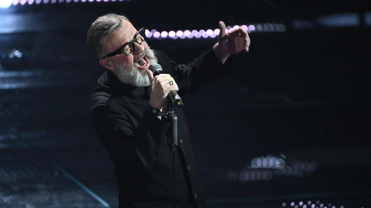 Marco Masini questa sera sarà la teatro delle Rocce di Gavorrano con una tappa del Tour ’Ci vorrebbe ancora il mare’