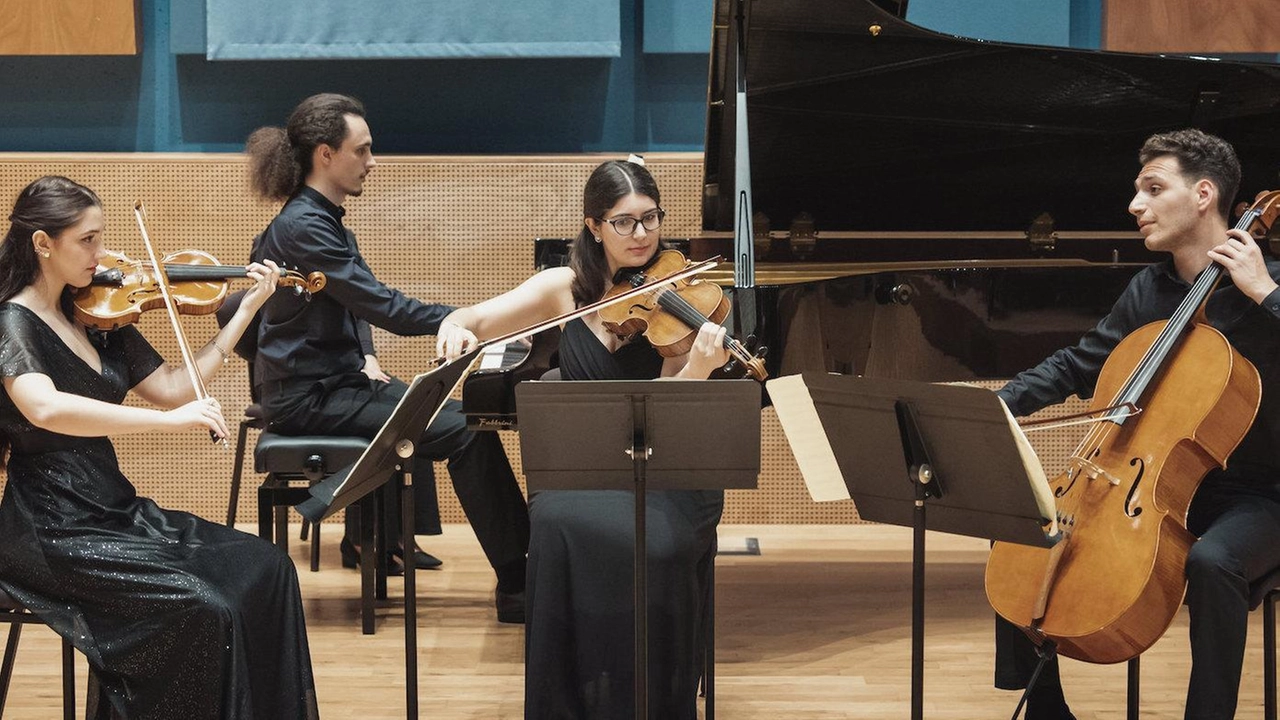 Il quartetto Sheherazade, che domenica alle 18 sarà protagonista del secondo appuntamento empolese con la rassegna musicale “Fortissimissimo Metropolitano” Il quartetto Sheherazade, che domenica alle 18 sarà protagonista del secondo appuntamento empolese con la rassegna musicale “Fortissimissimo Metropolitano”