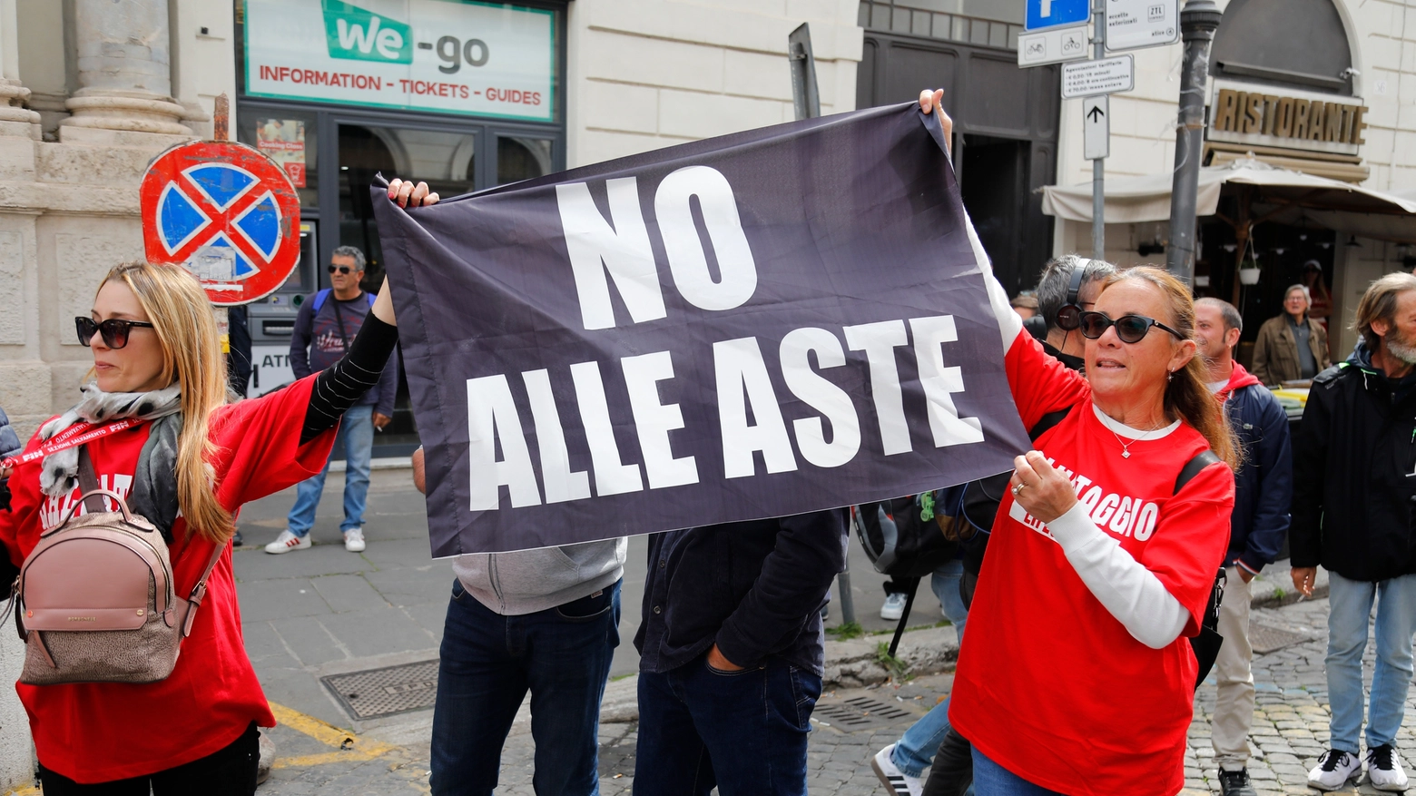 Migliaia di operatori in piazza a Roma contro il rischio di aste imminenti. Maurizio Gasparri: "Risorse non scarse, la categoria comunichi meglio"