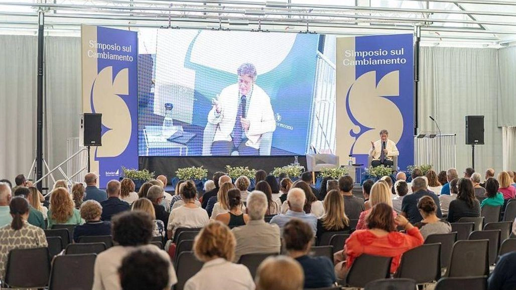 La platea di spettatori che hanno preso parte alla prima edizione del Simposio del Cambiamento La platea di spettatori che hanno preso parte alla prima edizione del Simposio del Cambiamento