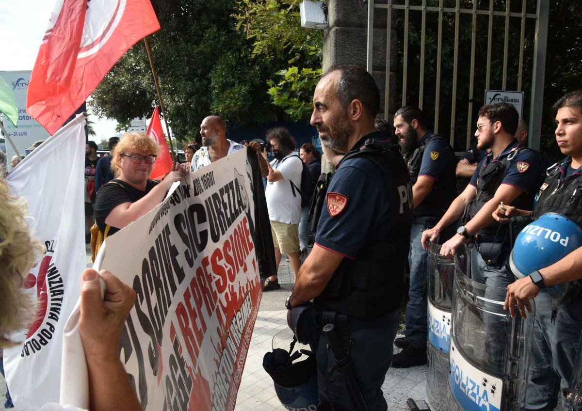 Arriva il ministro Salvini. Nuovo sit in di protesta Arriva il ministro Salvini. Nuovo sit in di protesta