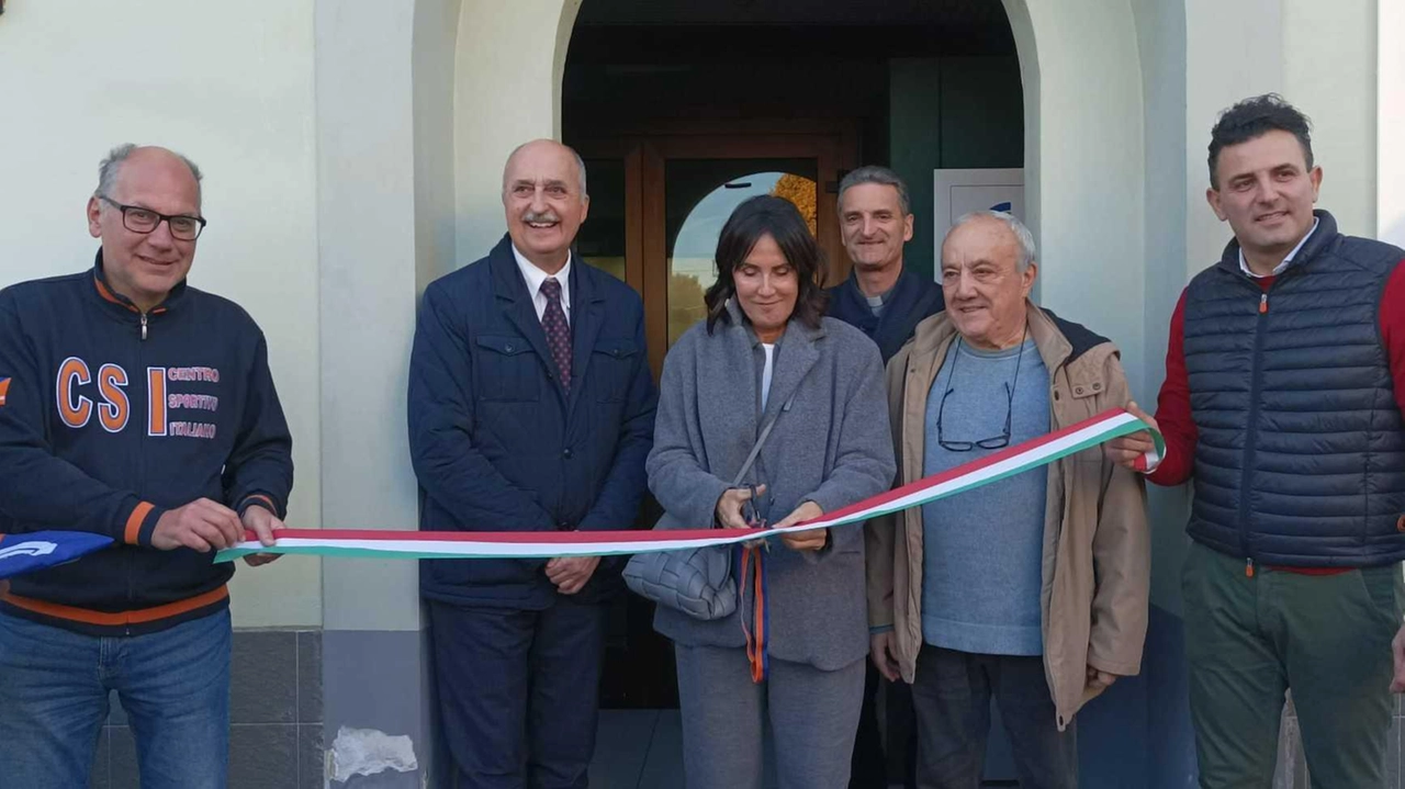 Il taglio del nastro è avvenuto. presenza anche del delegato provinciale del Coni Andrea Capecchi: un momento importante per tutta la comunità Il taglio del nastro è avvenuto. presenza anche del delegato provinciale del Coni Andrea Capecchi: un momento importante per tutta la comunità