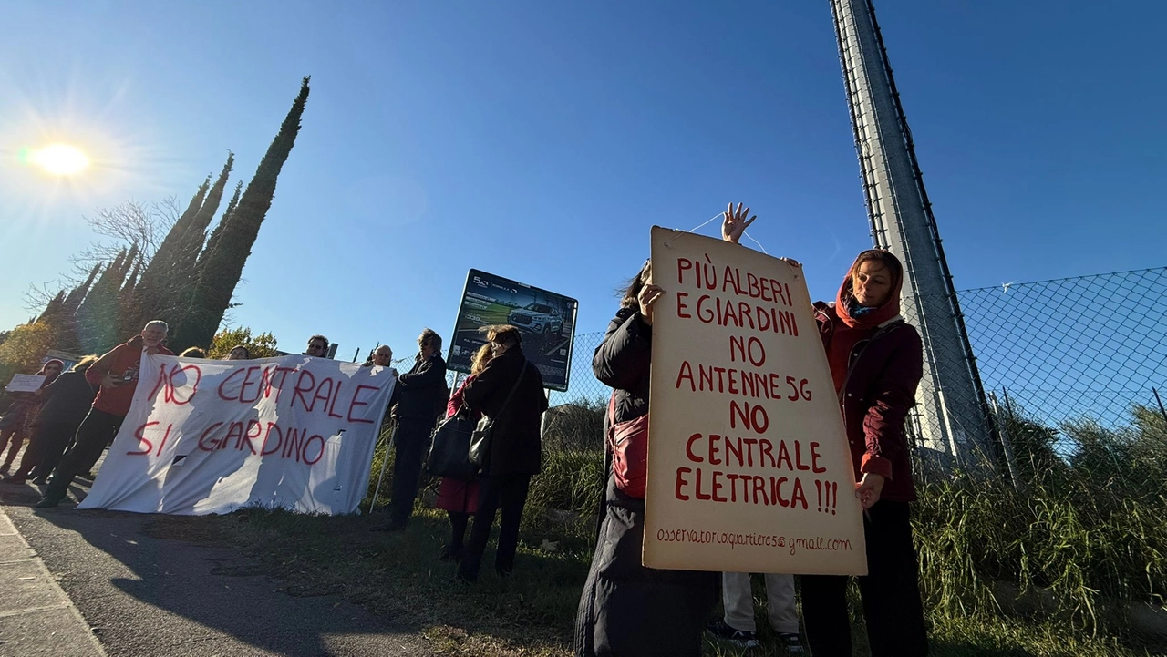 La protesta dei residenti a Castello (Fotocronache Germogli) La protesta dei residenti a Castello (Fotocronache Germogli)