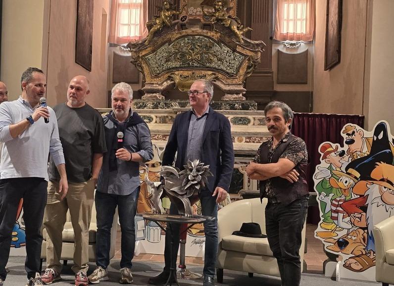 via alla tre giorni in punta di matita decine di disegnatori alla ribalta i fumetti tra gin umorismo e premi