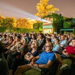 Toscana, torna il cinema sotto le stelle: ecco le arene all’aperto