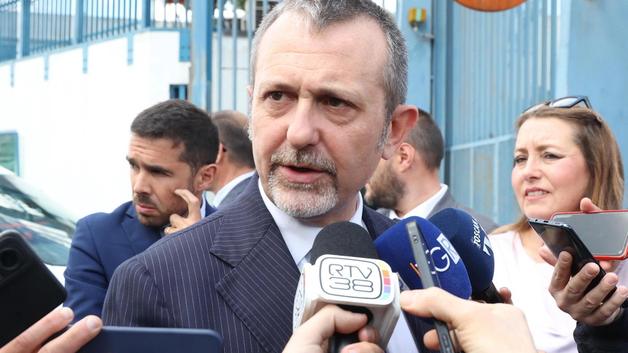 Il sottosegretario alla Giustizia, Andrea Delmastro, dopo la visita a Sollicciano