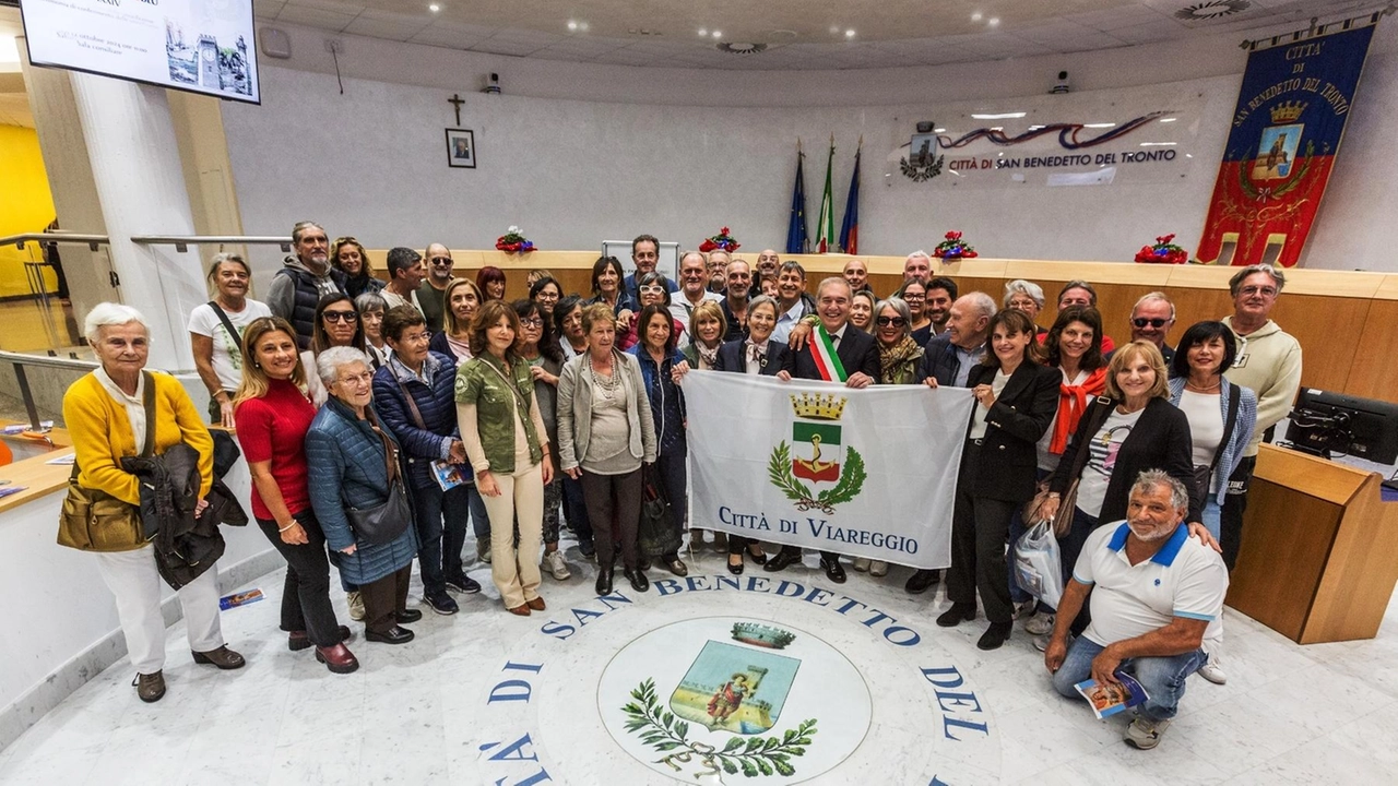 Il gemellaggio tra Viareggio e San Benedetto compie quest’anno trent’anni Il gemellaggio tra Viareggio e San Benedetto compie quest’anno trent’anni