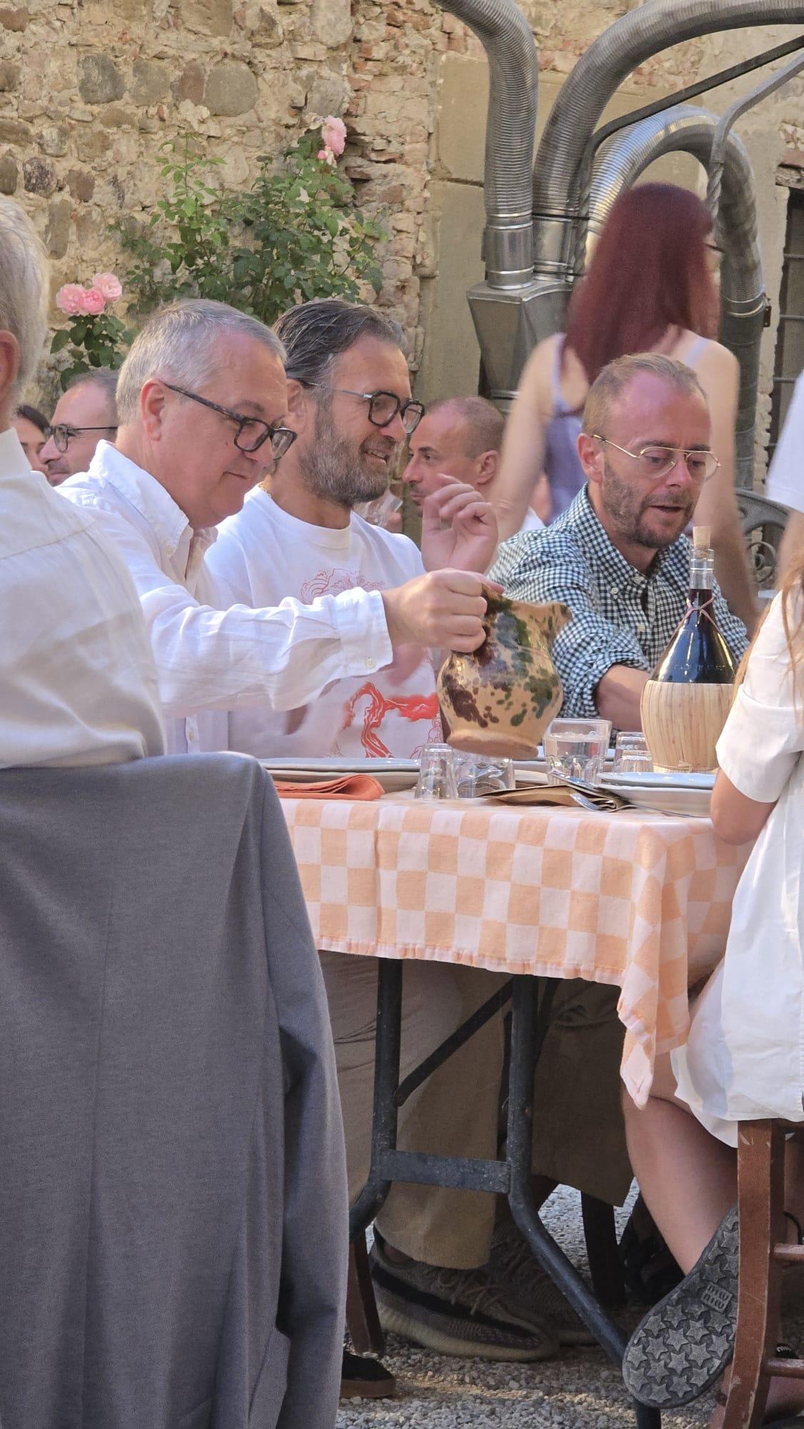 https://www.lanazione.it/image-service/view/acePublic/alias/contentid/OThmYjAwMTMtZDMxMS00/0/cracco.jpeg?f=1.91:1&w=1200