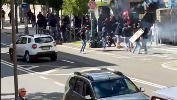 Alcune immagini degli scontri prima di Spezia-Reggiana