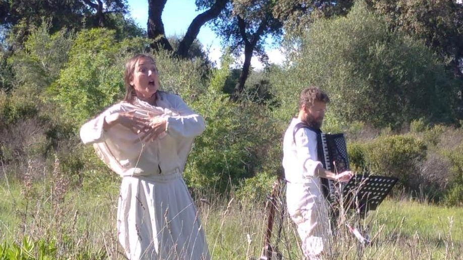 Lo spettacolo "Storie e leggende al faunistico: fiabe italiane" al Parco della Maremma offre un viaggio culturale e musicale attraverso tradizioni italiane, con la partecipazione di AnimaScenica Teatro. Un'esperienza magica da non perdere. Lo spettacolo "Storie e leggende al faunistico: fiabe italiane" al Parco della Maremma offre un viaggio culturale e musicale attraverso tradizioni italiane, con la partecipazione di AnimaScenica Teatro. Un'esperienza magica da non perdere.