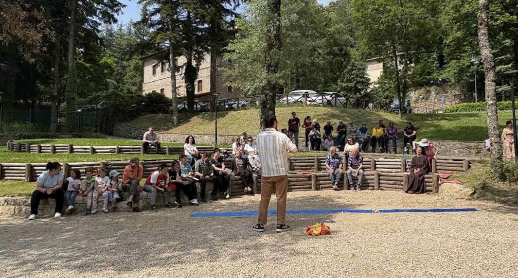 “Lo spettacolo del cibo”: un percorso creativo con i bambini di Chiusi della Verna “Lo spettacolo del cibo”: un percorso creativo con i bambini di Chiusi della Verna