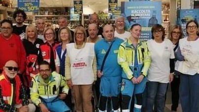 Grande successo della raccolta di prodotti alimentari da destinare alle famiglie che ne hanno bisogno Grande successo della raccolta di prodotti alimentari da destinare alle famiglie che ne hanno bisogno