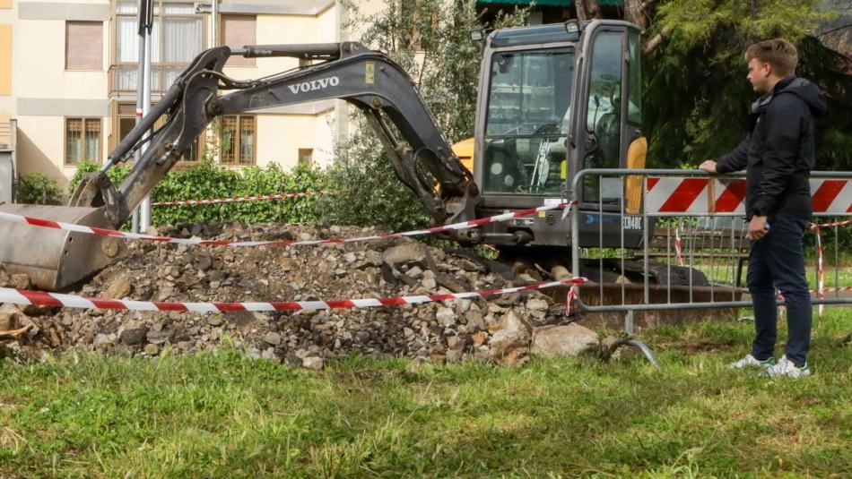 Il Comune di Figline e Incisa avvia lavori di recupero e restyling del giardino di via Piave, con manutenzione delle panchine, giochi e aggiunta di nuove strutture. Chiusura temporanea per due settimane per garantire la sicurezza. Priorità al verde pubblico. Il Comune di Figline e Incisa avvia lavori di recupero e restyling del giardino di via Piave, con manutenzione delle panchine, giochi e aggiunta di nuove strutture. Chiusura temporanea per due settimane per garantire la sicurezza. Priorità al verde pubblico.